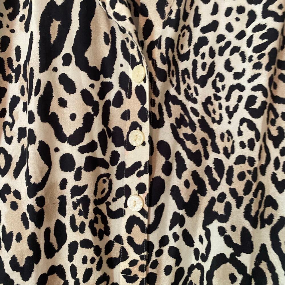 Chico's Animal Print Leopard No Iron Button Down Long Shirt Preppy 3 / 16 / 18 - Picture 6 of 10